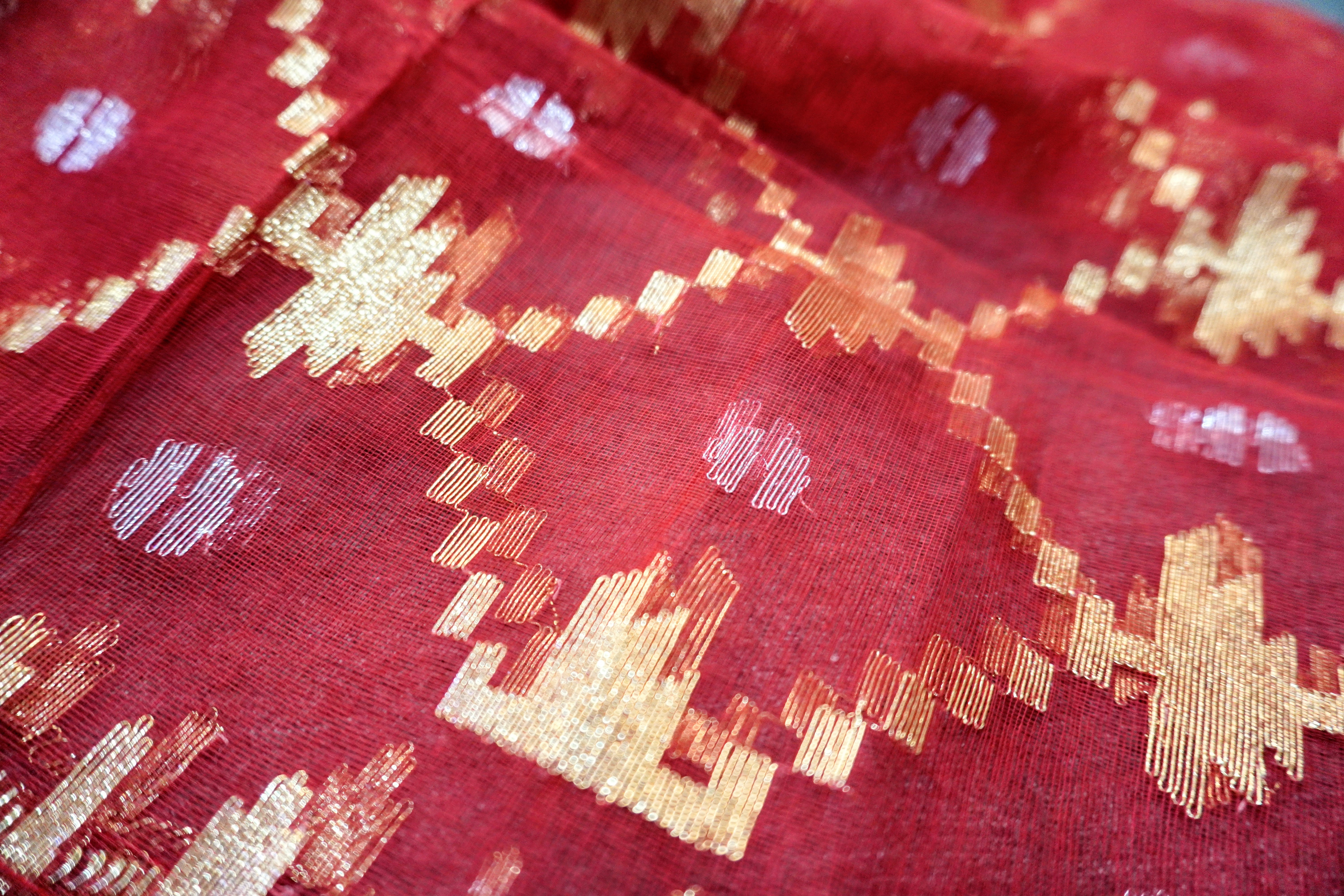 Scarlet Legacy - 100% Dhakai Jamdani Dupatta with Traditional Design and Motifs