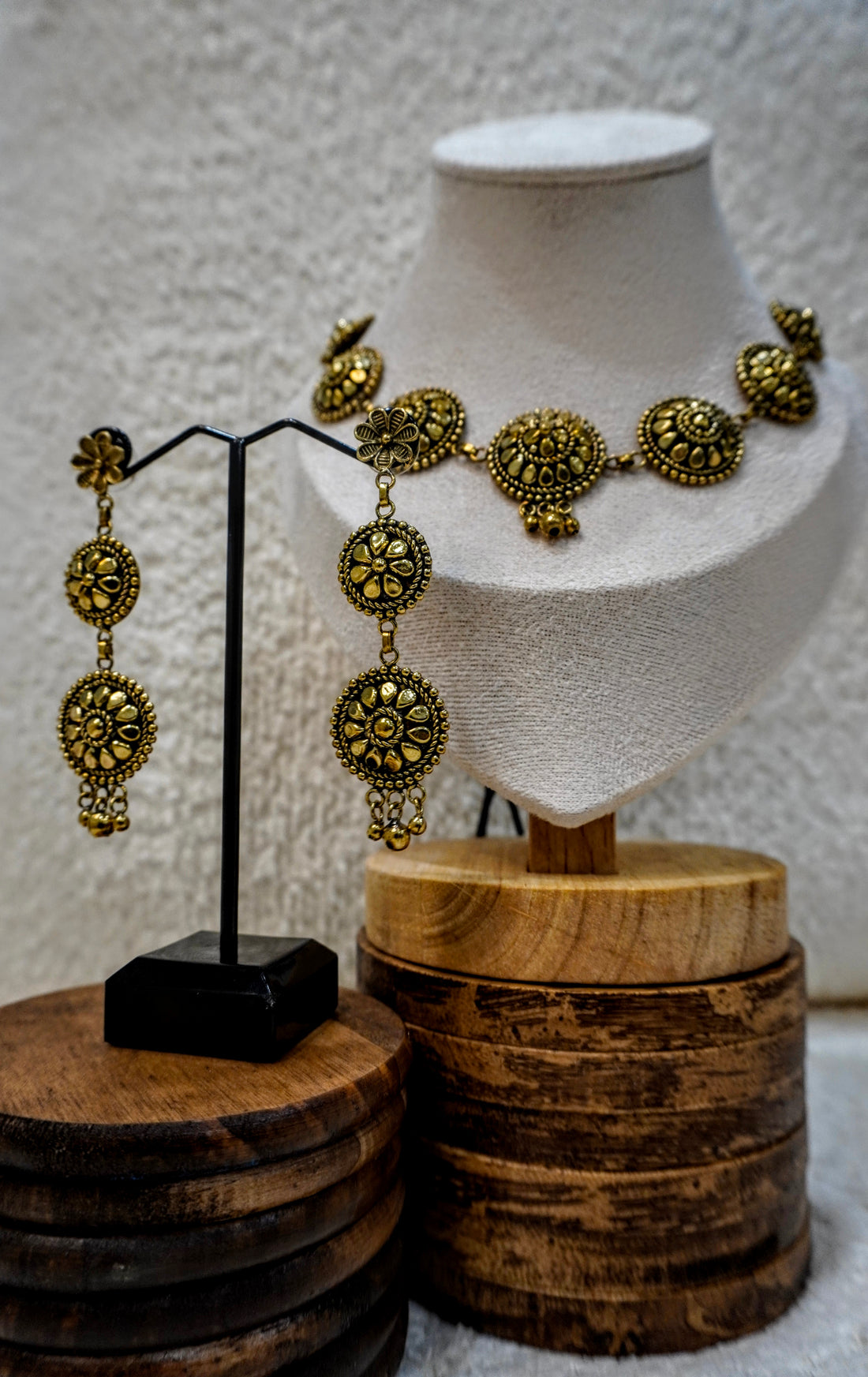 Brass Circle Blossom Set – Classic Floral Choker with Trio Drop Earrings