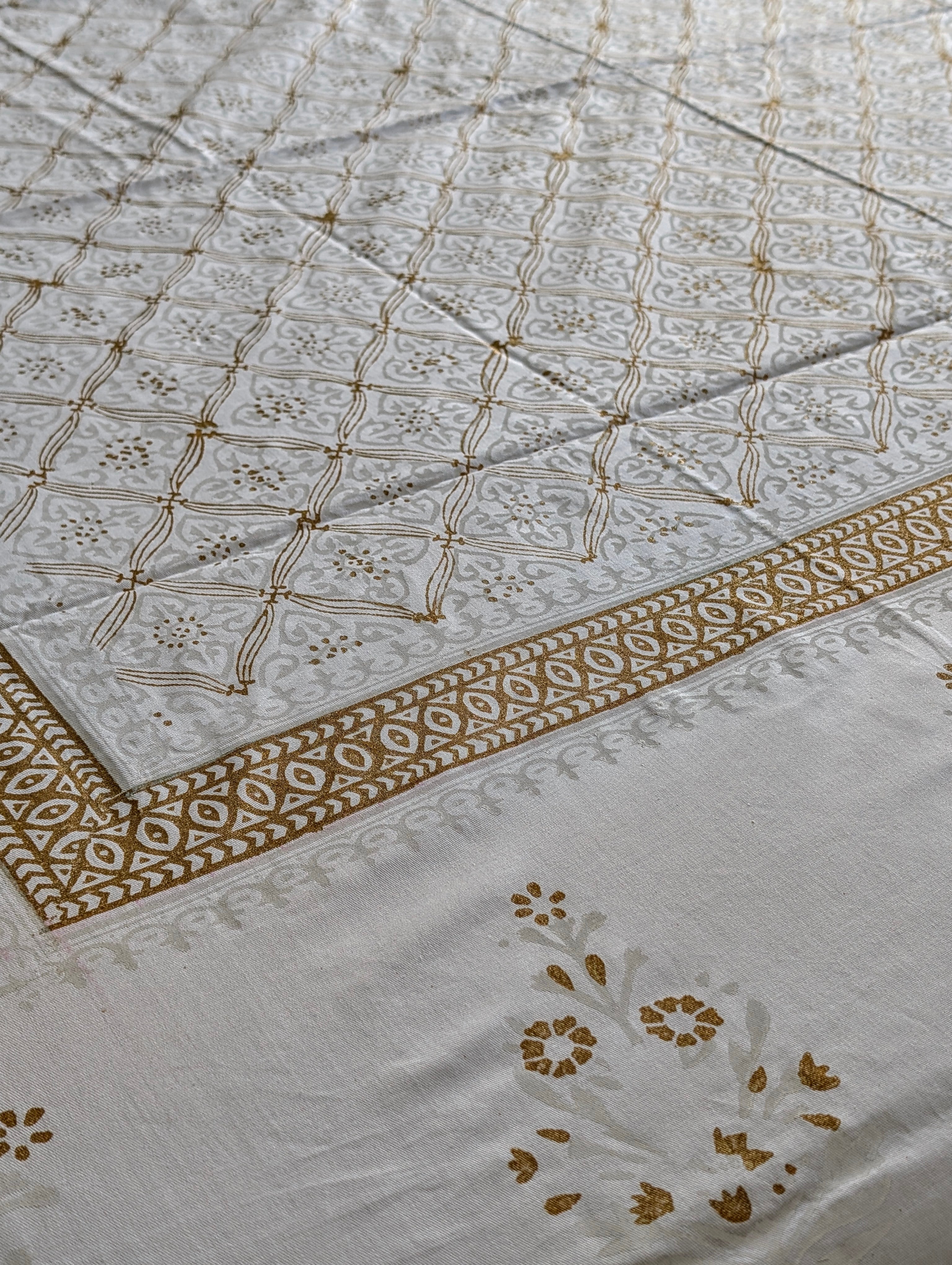 Golden Grace Bed Set – 100% Cotton Block Print Bed Set